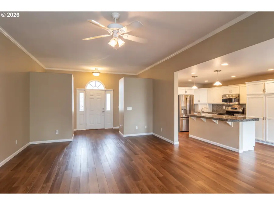 1044 NW Kring St, Roseburg, OR 97471 - #3