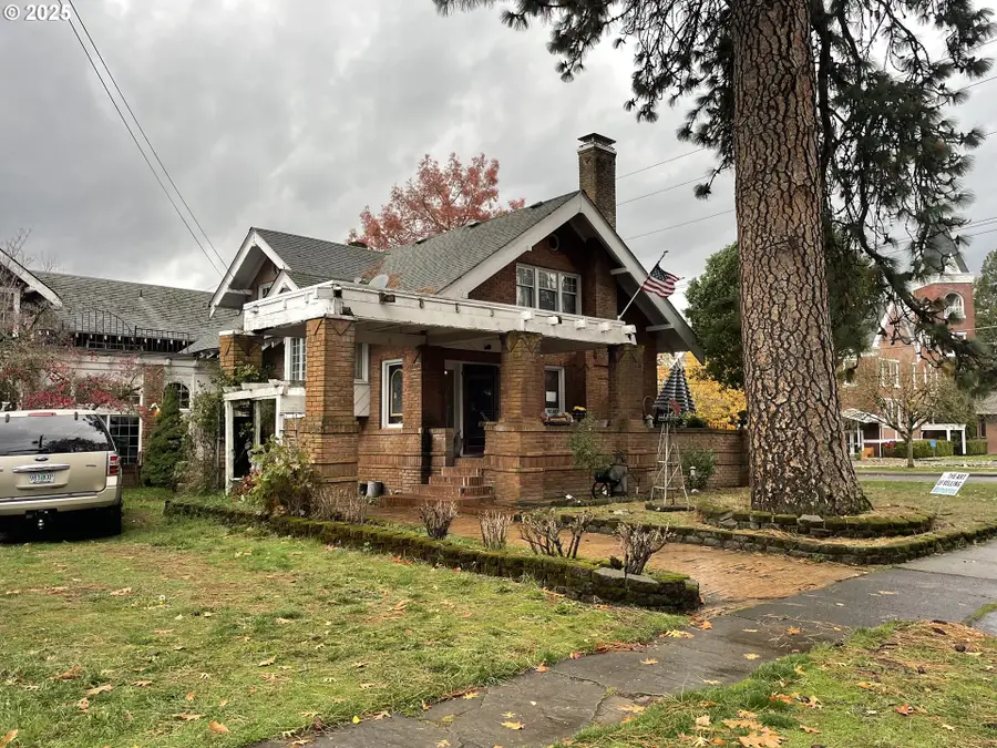 401 S College St, Newberg, OR 97132 - #2