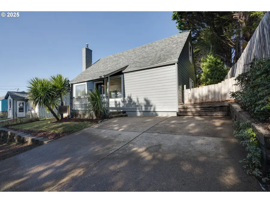 1523 NE 12th St, Lincoln City, OR 97367 - Image #2