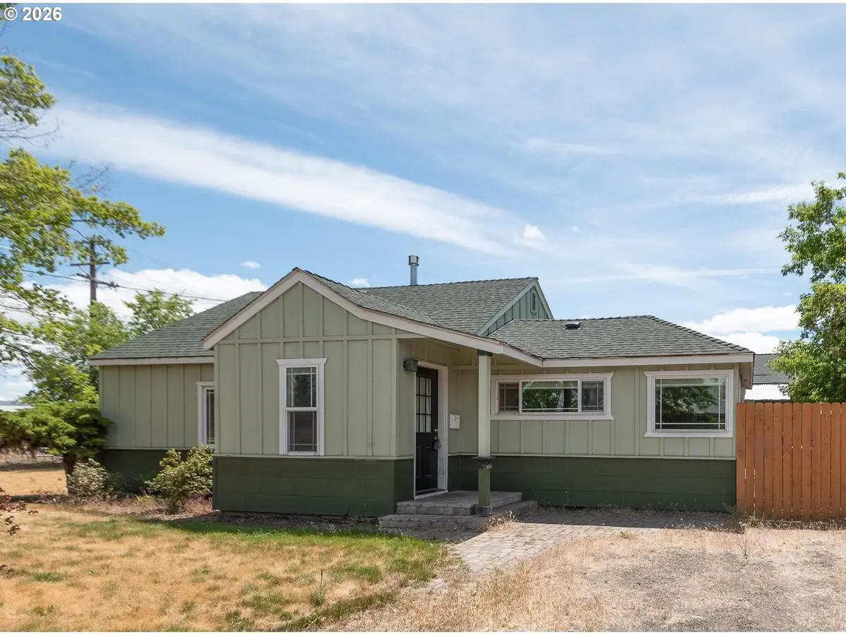 108 NW Dogwood Ave, Redmond, OR 97756 - #1