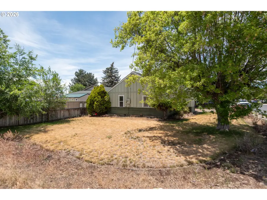 108 NW Dogwood Ave, Redmond, OR 97756 - #3