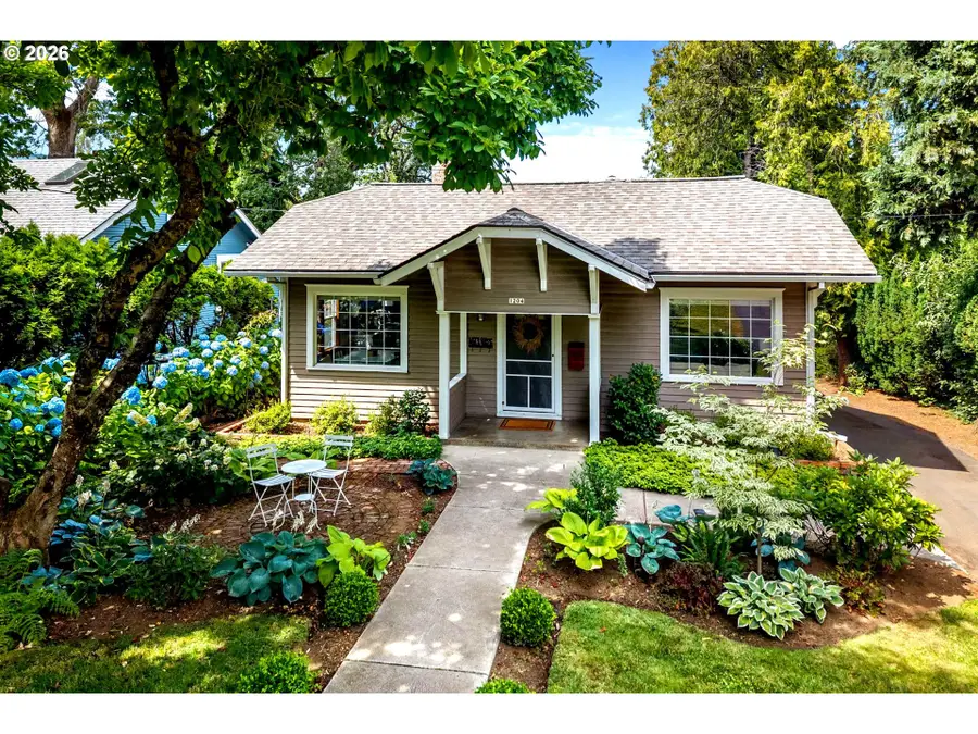 1204 State St, Hood River, OR 97031 - #2