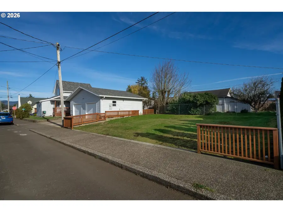 1403 5th St, Tillamook, OR 97141 - #2