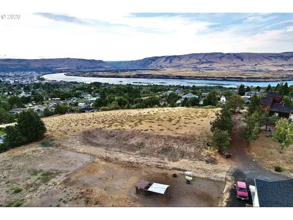 E 17th St, TheDalles, OR 97058