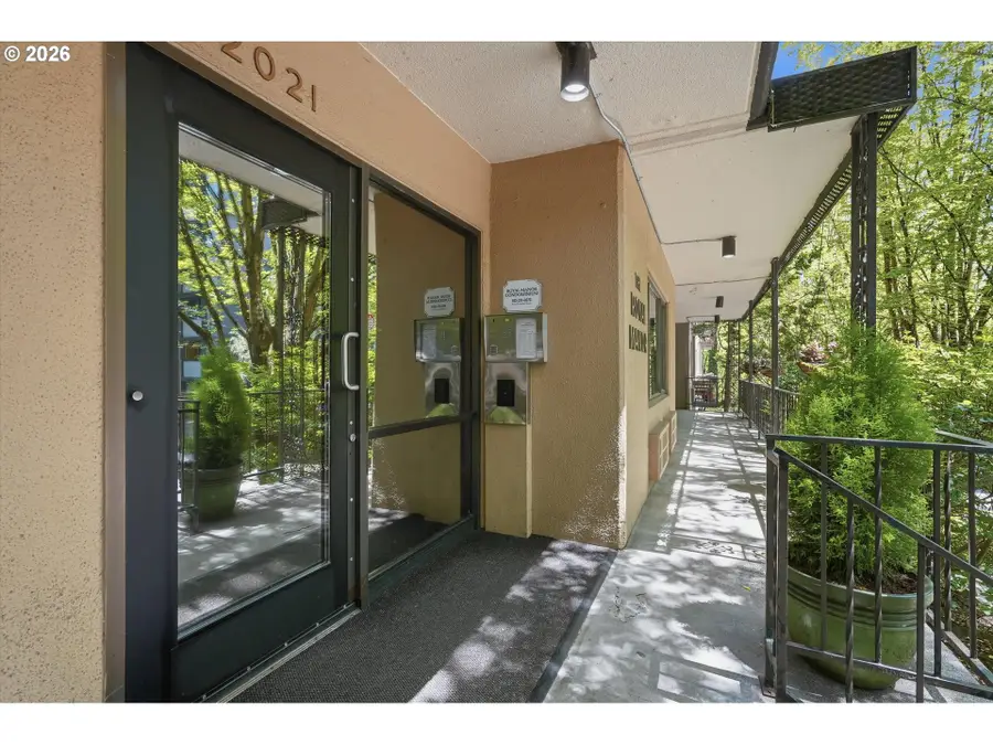 2021 SW Main St #41, Portland, OR 97205 - #3