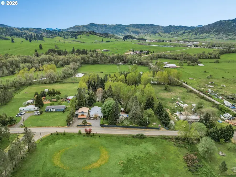1381 Oak Hill Rd, Roseburg, OR 97471 - #2