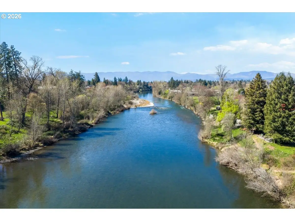 1300 Daisy Ln, Grants Pass, OR 97527 - #1