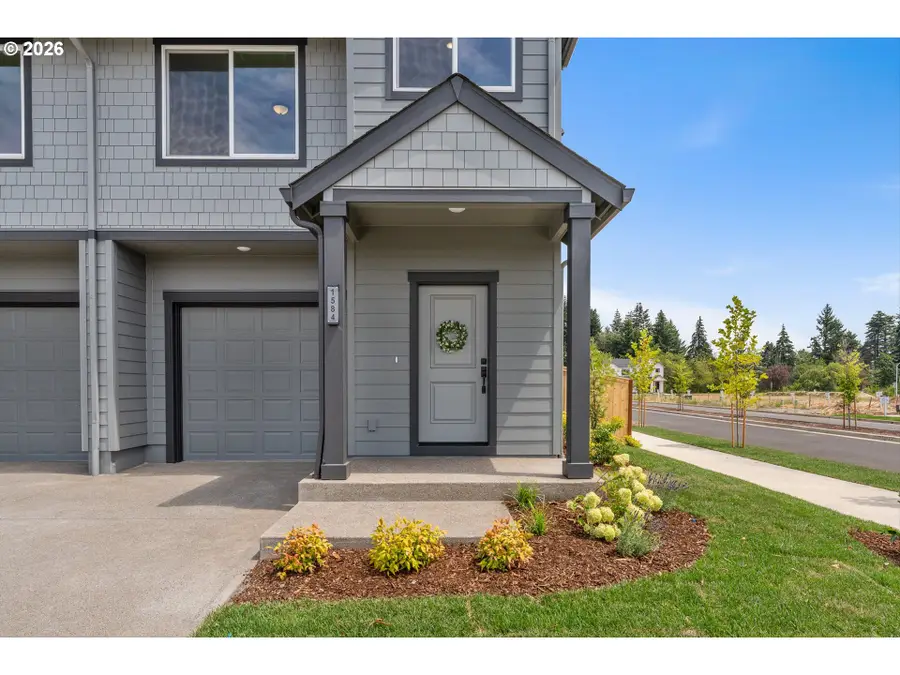 1584 Brown St, Woodburn, OR 97071 - #2