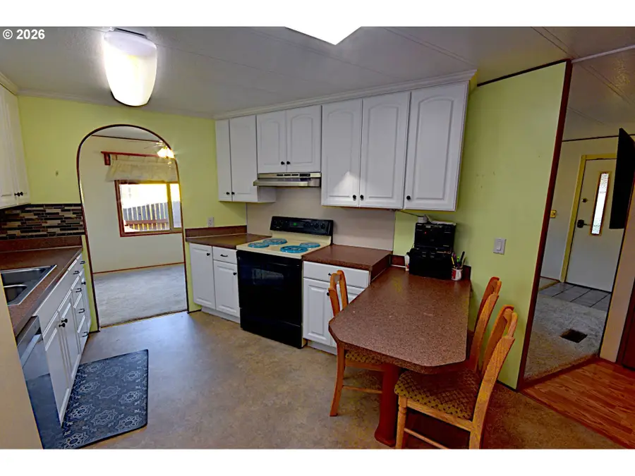 569 S 51st Pl, Springfield, OR 97478 - #2