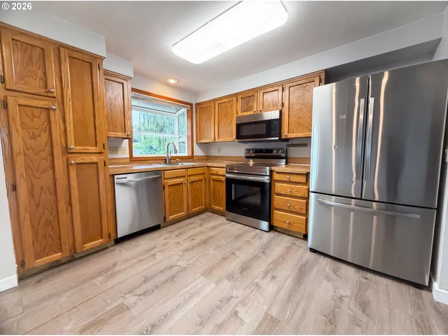 1209 SW 25th St, Troutdale, OR 97060 - #2