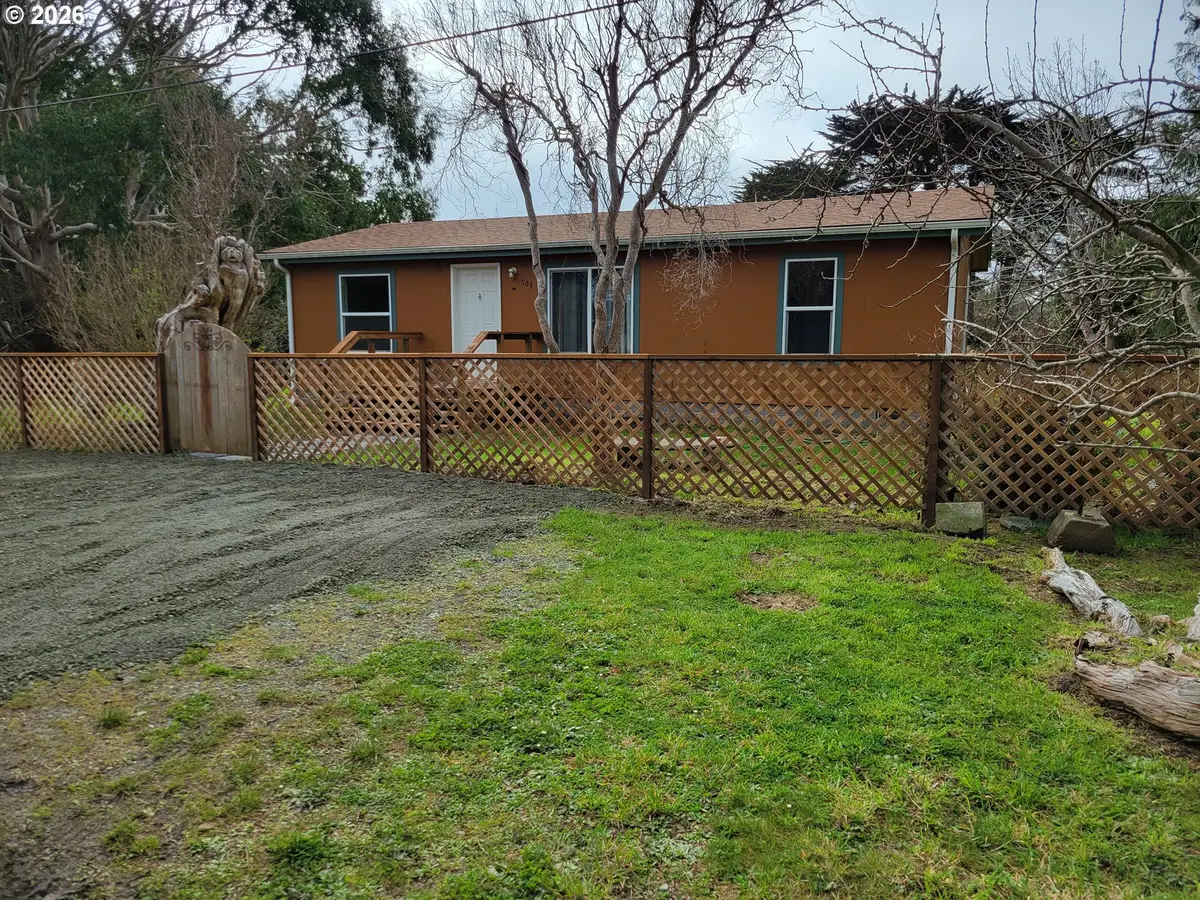 303 13th St Sw, Bandon, OR 97411 - #1