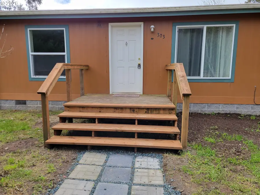 303 13th St Sw, Bandon, OR 97411 - #3