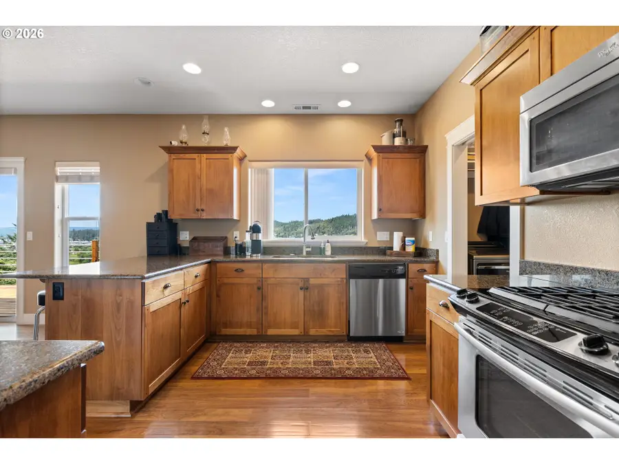 755 Valley Vista St, Sutherlin, OR 97479 - #2