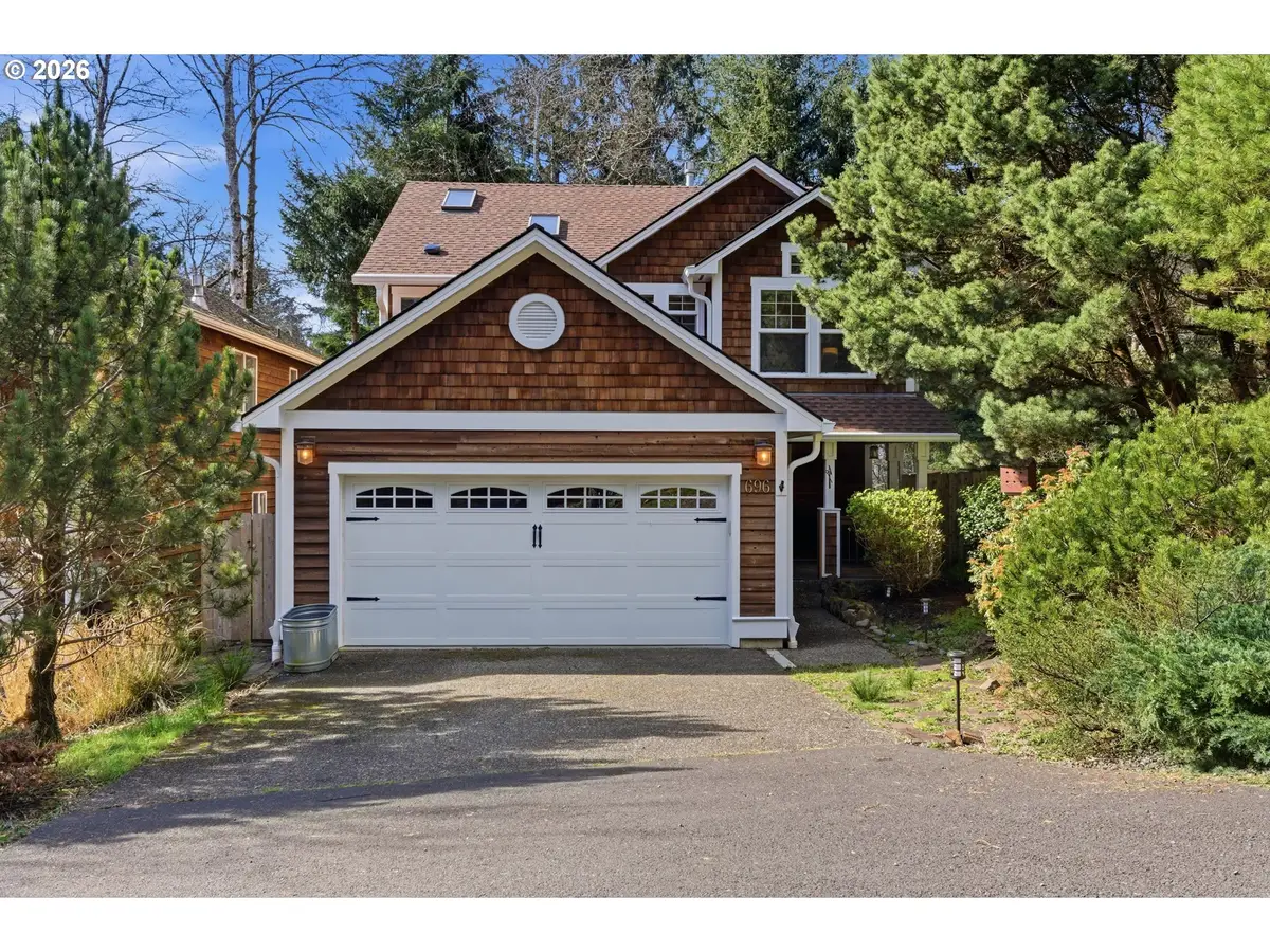 696 N Hemlock St, Cannon Beach, OR 97110 - #1