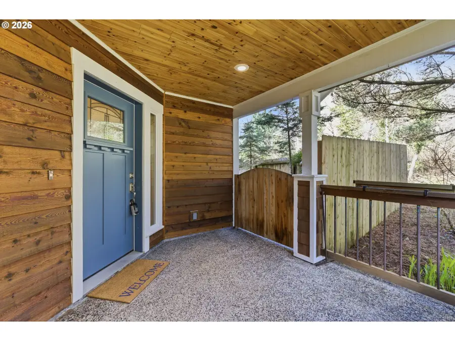 696 N Hemlock St, Cannon Beach, OR 97110 - #3