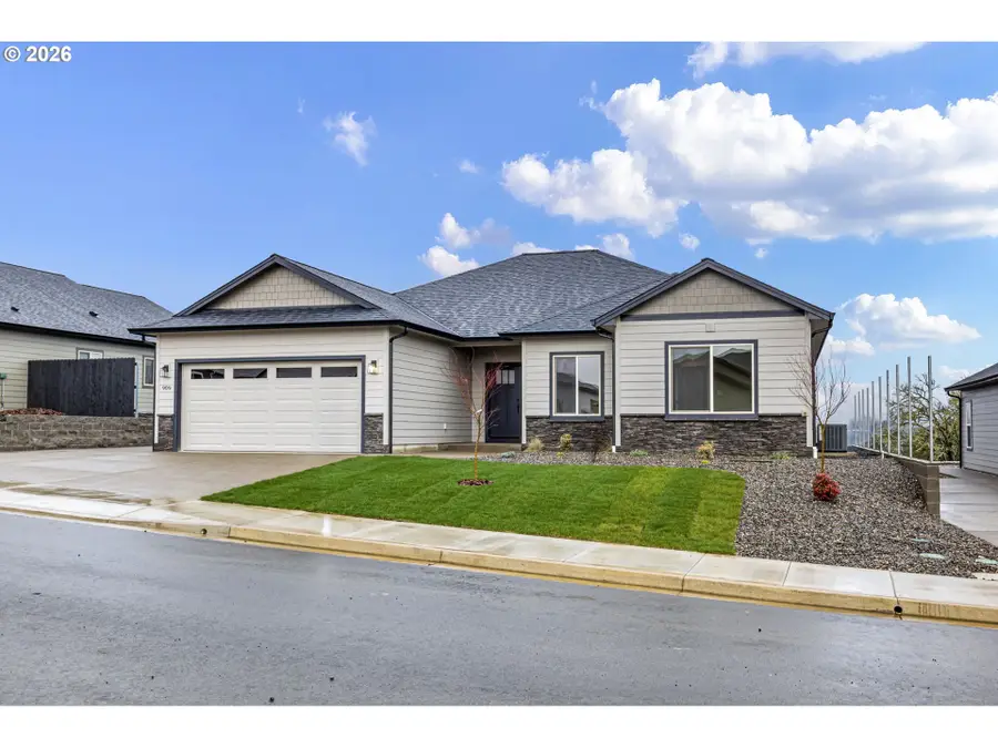 909 Durham Ave, Sutherlin, OR 97479 - Image #2