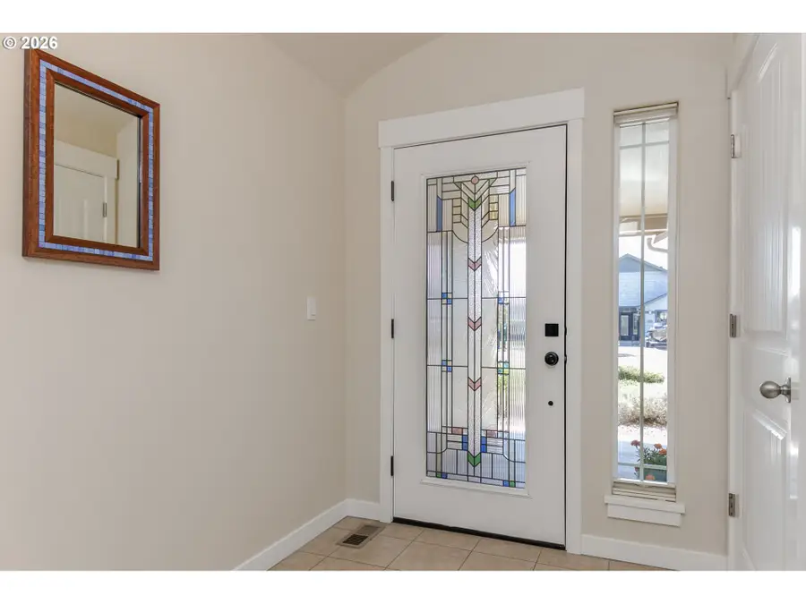 2279 Clear Vue Ln, Springfield, OR 97477 - #3