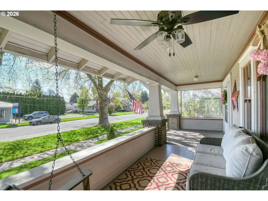 206 S 3rd St, Athena, OR 97813 - #2