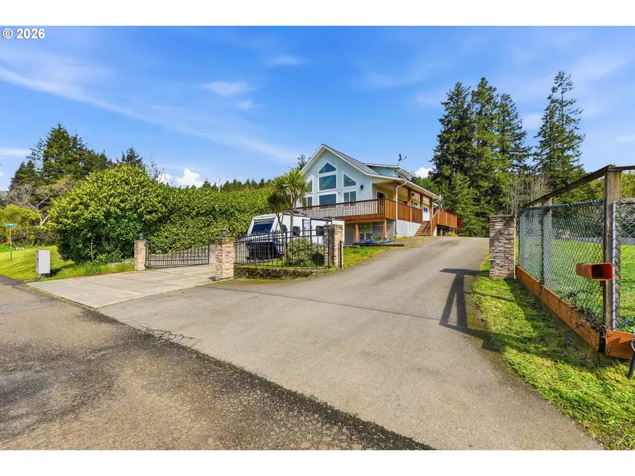 874 N Henry St, Coquille, OR 97423 - #2