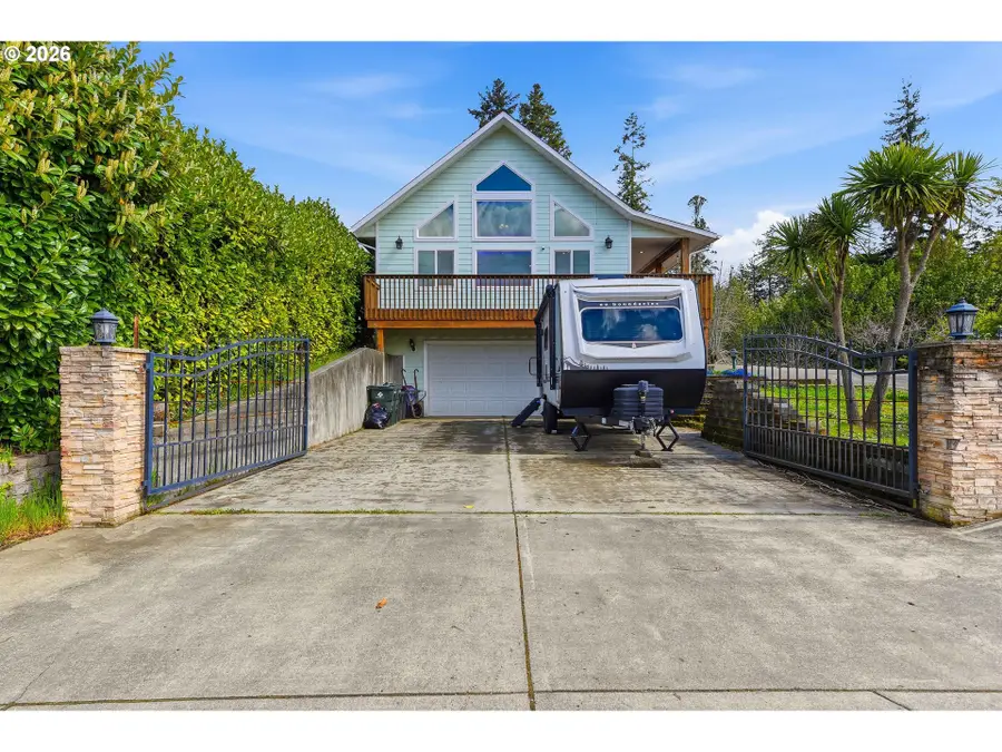 874 N Henry St, Coquille, OR 97423 - #3