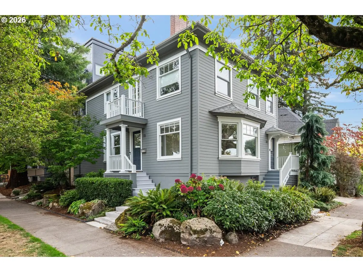 138 NE 18th Ave, Portland, OR 97232 - #1