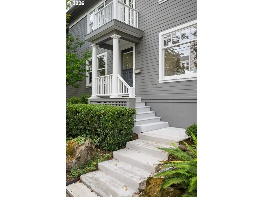 138 NE 18th Ave, Portland, OR 97232 - #3