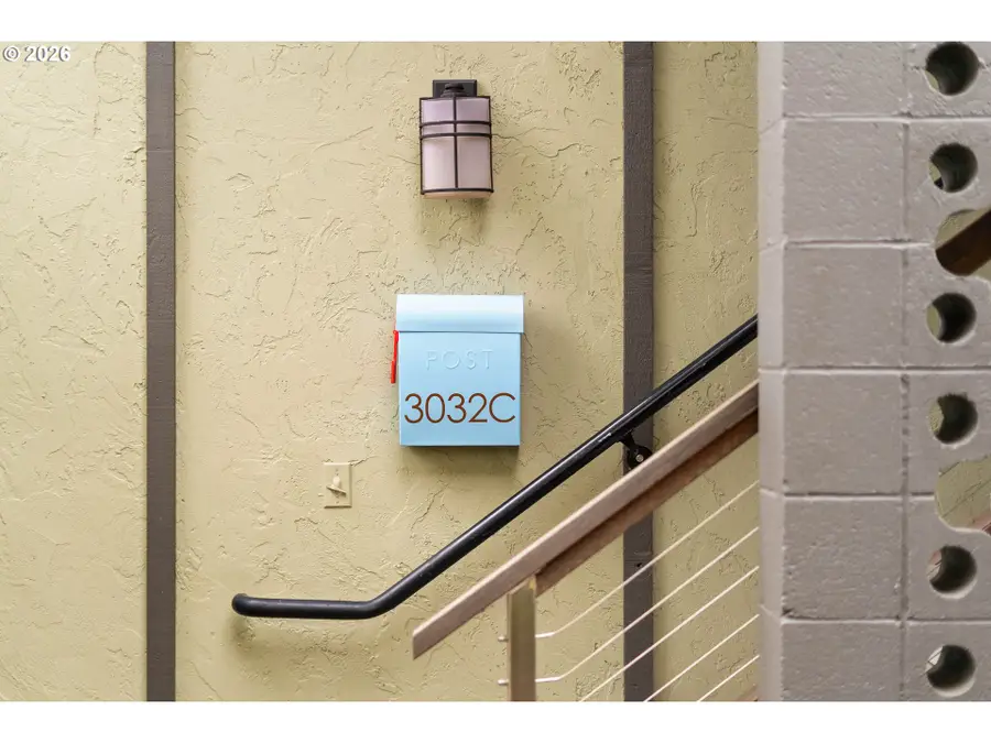 3032 SW Florida Ct #C, Portland, OR 97219 - #3