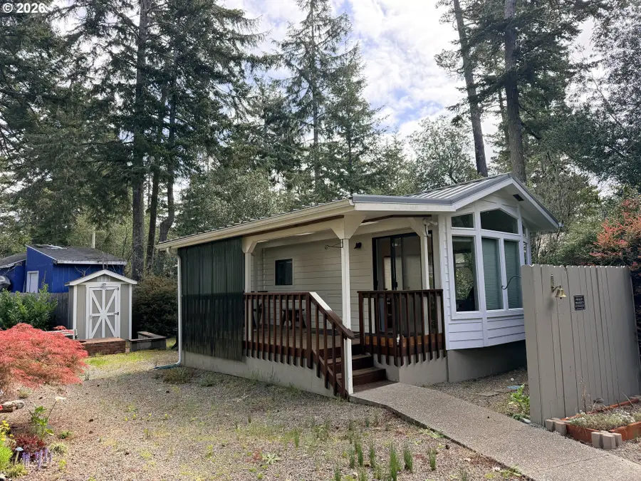 225 Azalea St, Florence, OR 97439 - #2