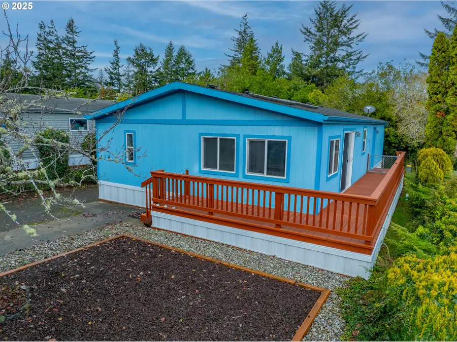 114 Marino Dr, Coos Bay, OR 97420 - Image #2