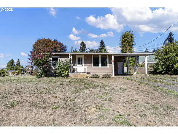 532 2nd St, Elkton, OR 97436