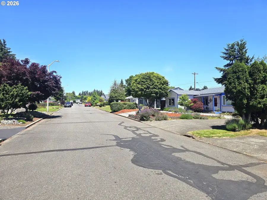 748 SE 112th Ave, Portland, OR 97216 - #3