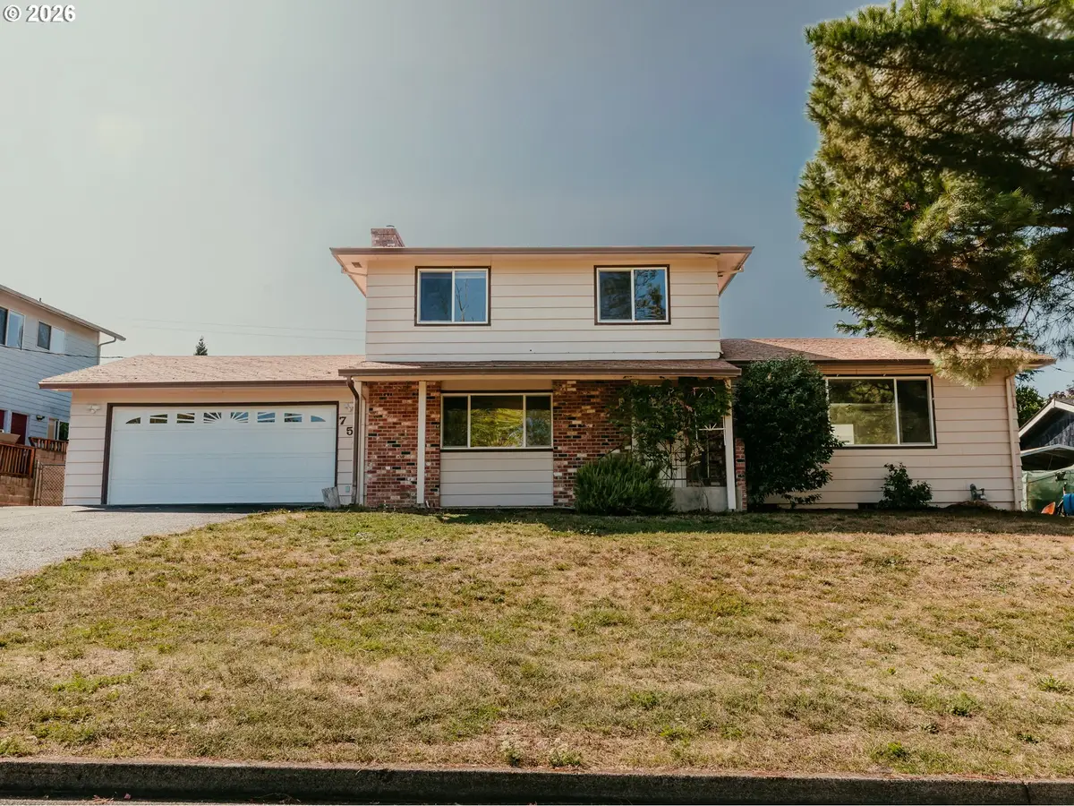 750 W Francis St, Roseburg, OR 97471 - #1