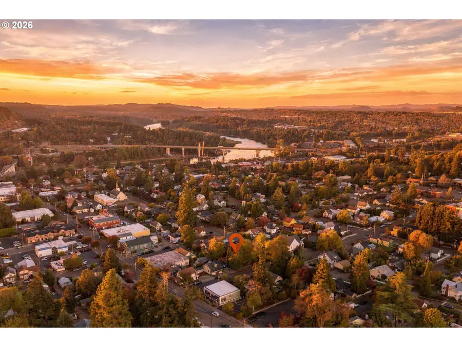 711 Jackson St, Oregon City, OR 97045 - #3