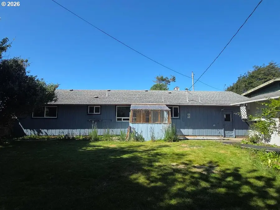 1035 Pacific Ave, Coos Bay, OR 97420 - #3