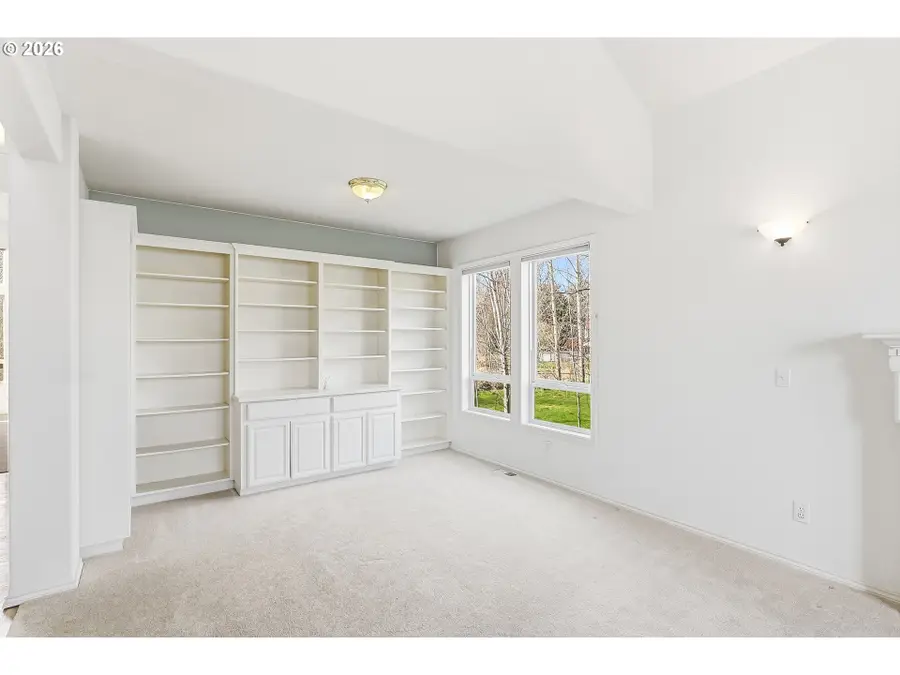 331 NE Hillwood Dr, Hillsboro, OR 97124 - #3