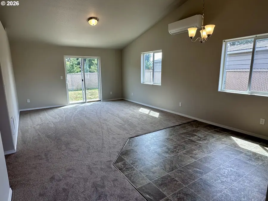 211 Lacasa St, Eugene, OR 97402 - #2