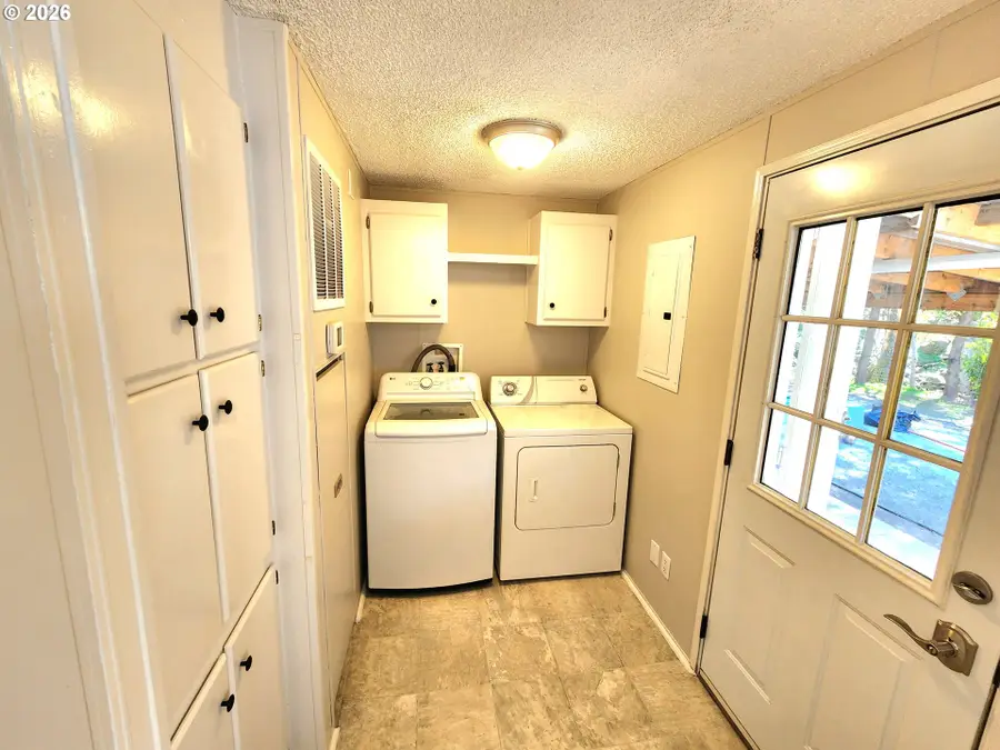 874 S Main St, Canyonville, OR 97417 - #2