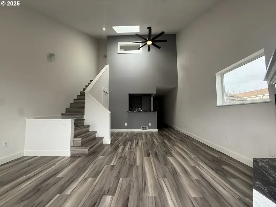 281 N Hayden Bay Dr, Portland, OR 97217 - Image #2