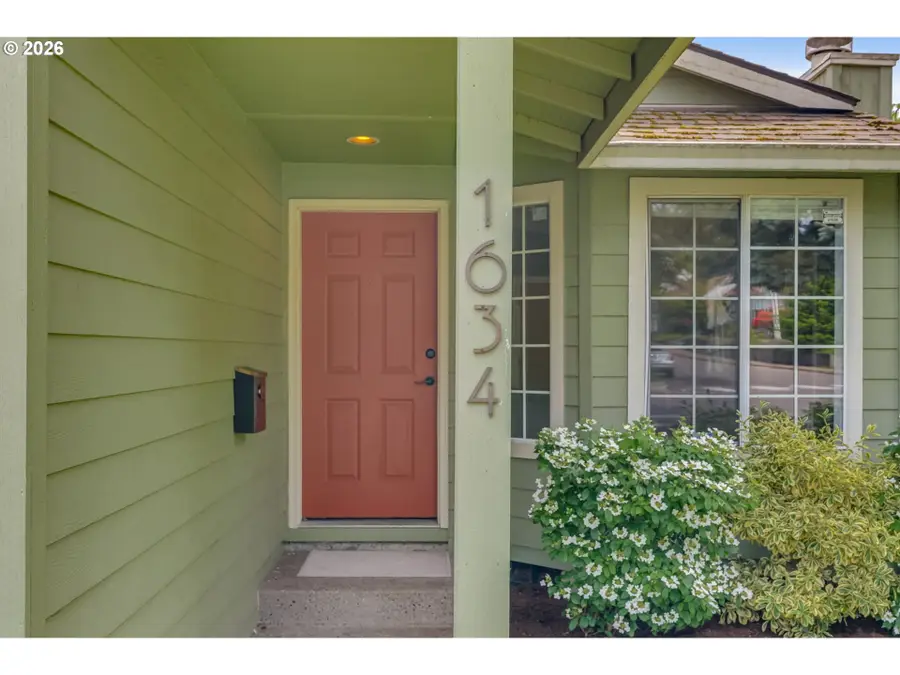 1634 SW Spring Garden St, Portland, OR 97219 - #2