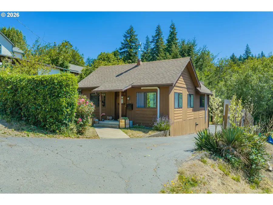 558 N Elliott St, Coquille, OR 97423 - #2