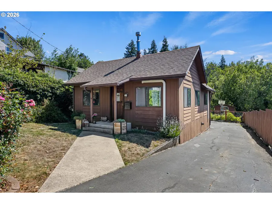558 N Elliott St, Coquille, OR 97423 - #3
