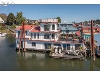 584 N Tomahawk Island Dr, Portland, OR 97217 - #1