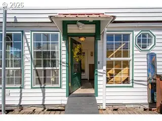 584 N Tomahawk Island Dr, Portland, OR 97217 - #2