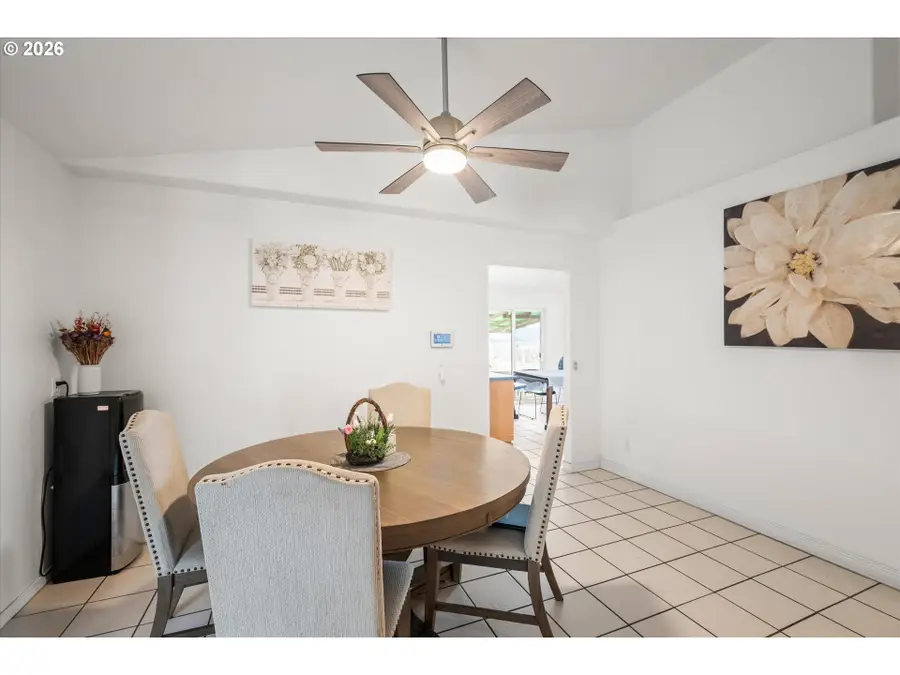 805 Queens Ave, Creswell, OR 97426 - #2