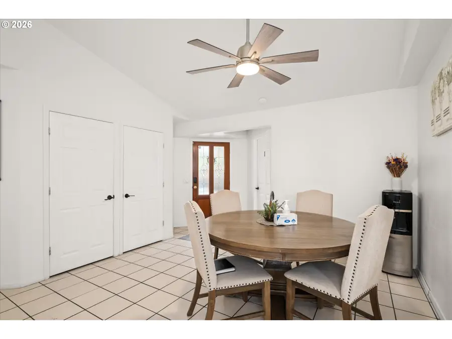 805 Queens Ave, Creswell, OR 97426 - #3