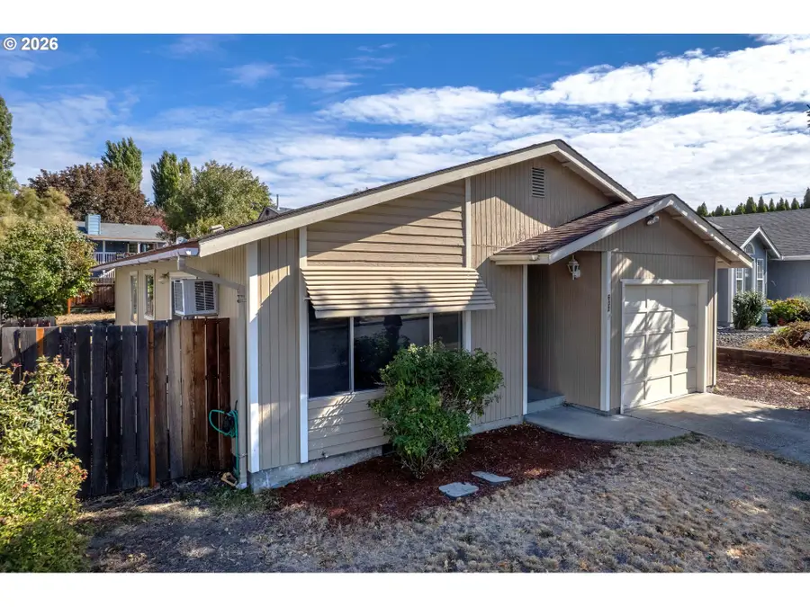 632 Sherman Dr, The Dalles, OR 97058 - #2