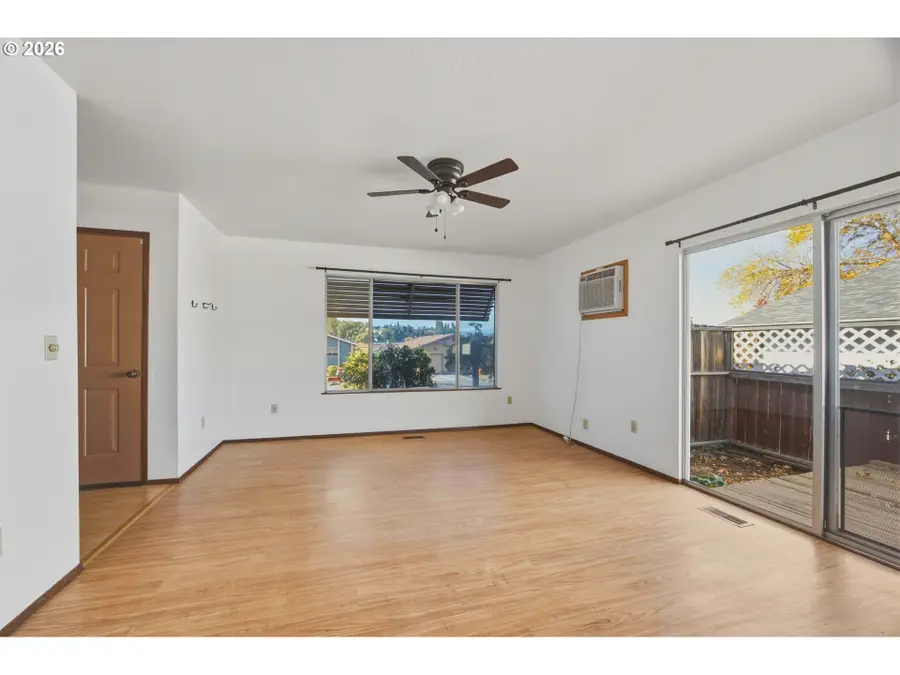 632 Sherman Dr, The Dalles, OR 97058 - #3