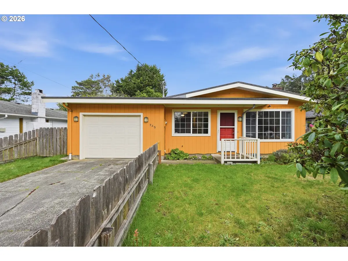 745 Seagate Ave, Coos Bay, OR 97420 - #1