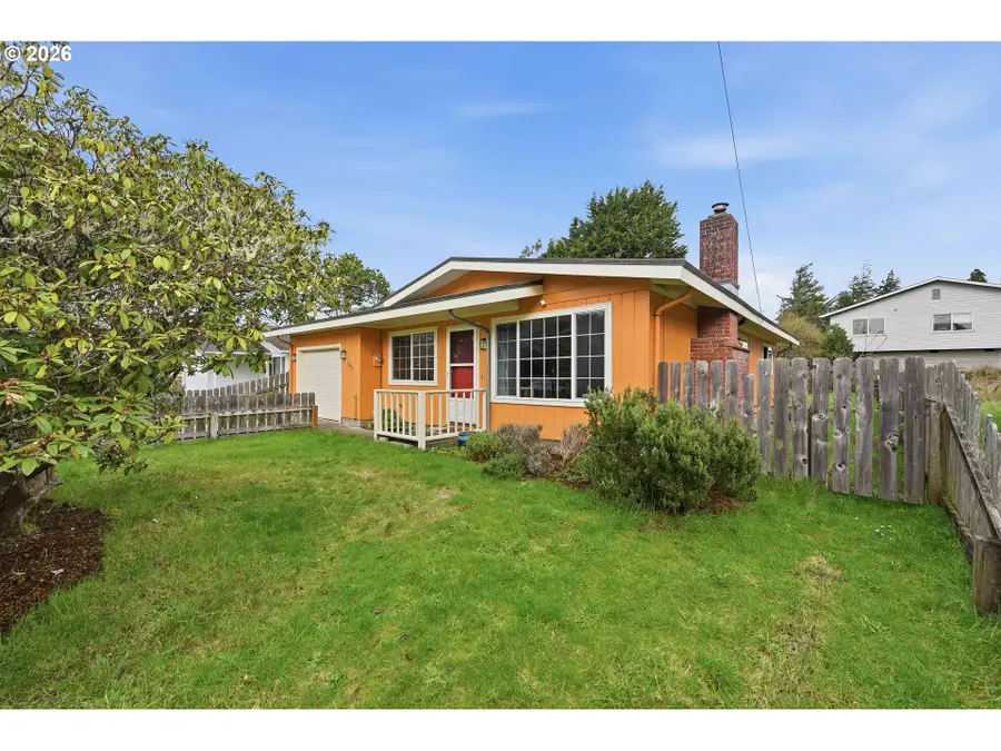 745 Seagate Ave, Coos Bay, OR 97420 - #3