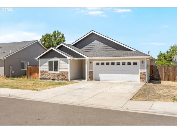 7843 Cadence Ln, WhiteCity, OR 97503